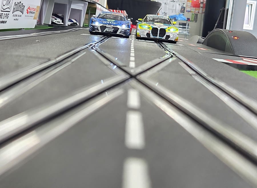 Vergleich: Analoge vs. digitale Slotcar-Systeme